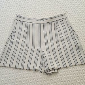 Ann Taylor dress short. Size 6. Cream with blue stripes.